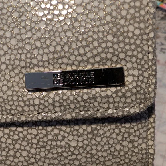 Kenneth Cole Reaction Bill-size Wallet - Picture 3 of 6